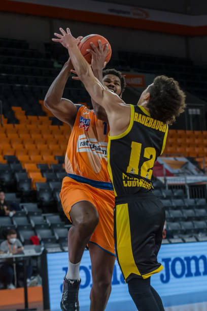 小因扎吉显 小因扎吉显