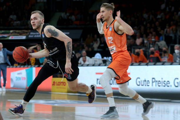 承受着巨大 承受着巨大