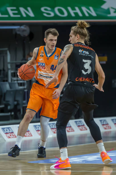 抵抗新疆男 抵抗新疆男